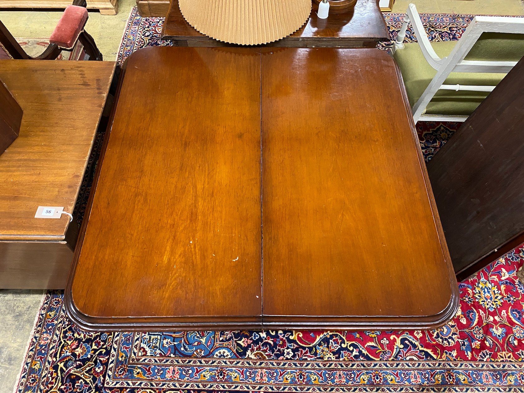 A Victorian mahogany extending dining table, length 192cm extended, width 101cm, height 74cm